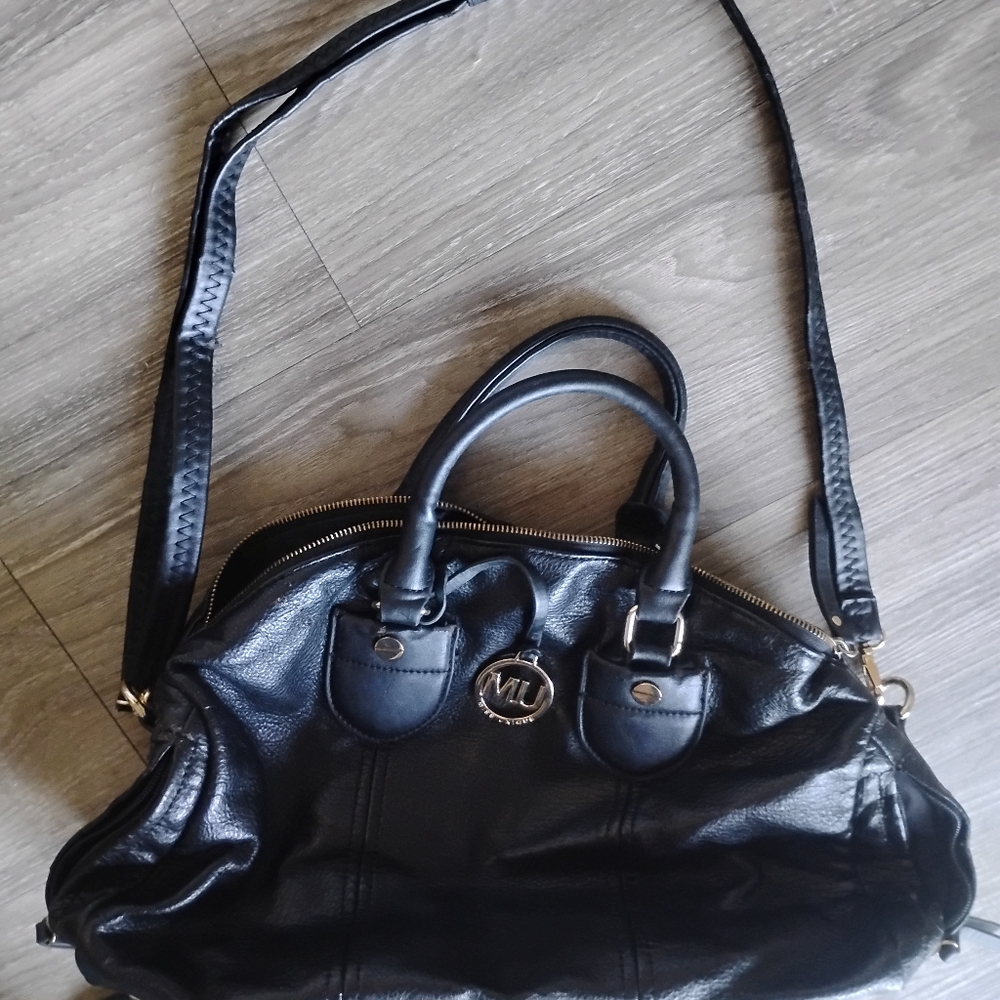 Elegant Black Leather Handbag